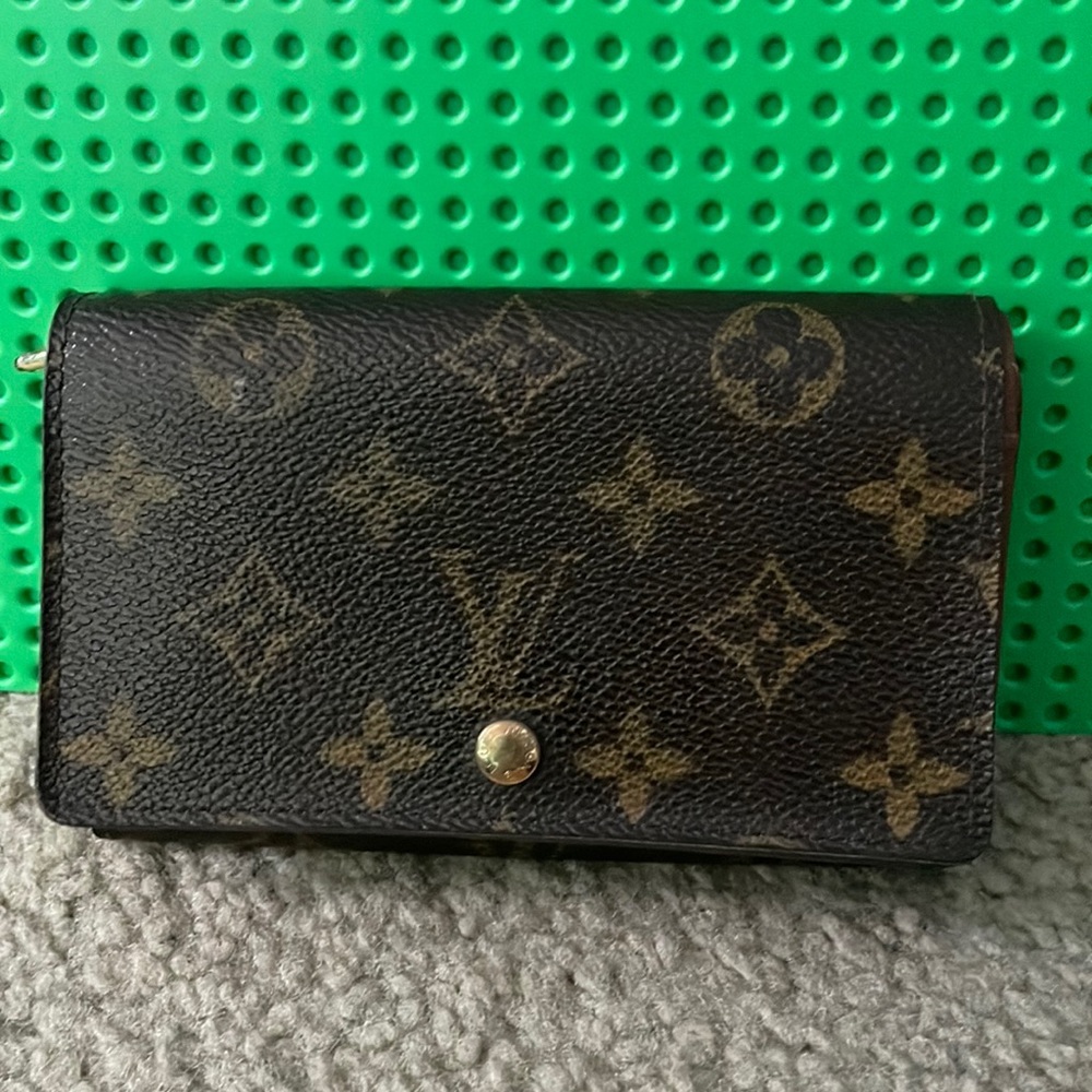 Authentic Lv wallet.. used, good condition.